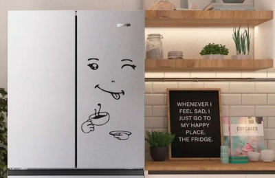 Наклейка на холодильник "С чашкой кофе" черный